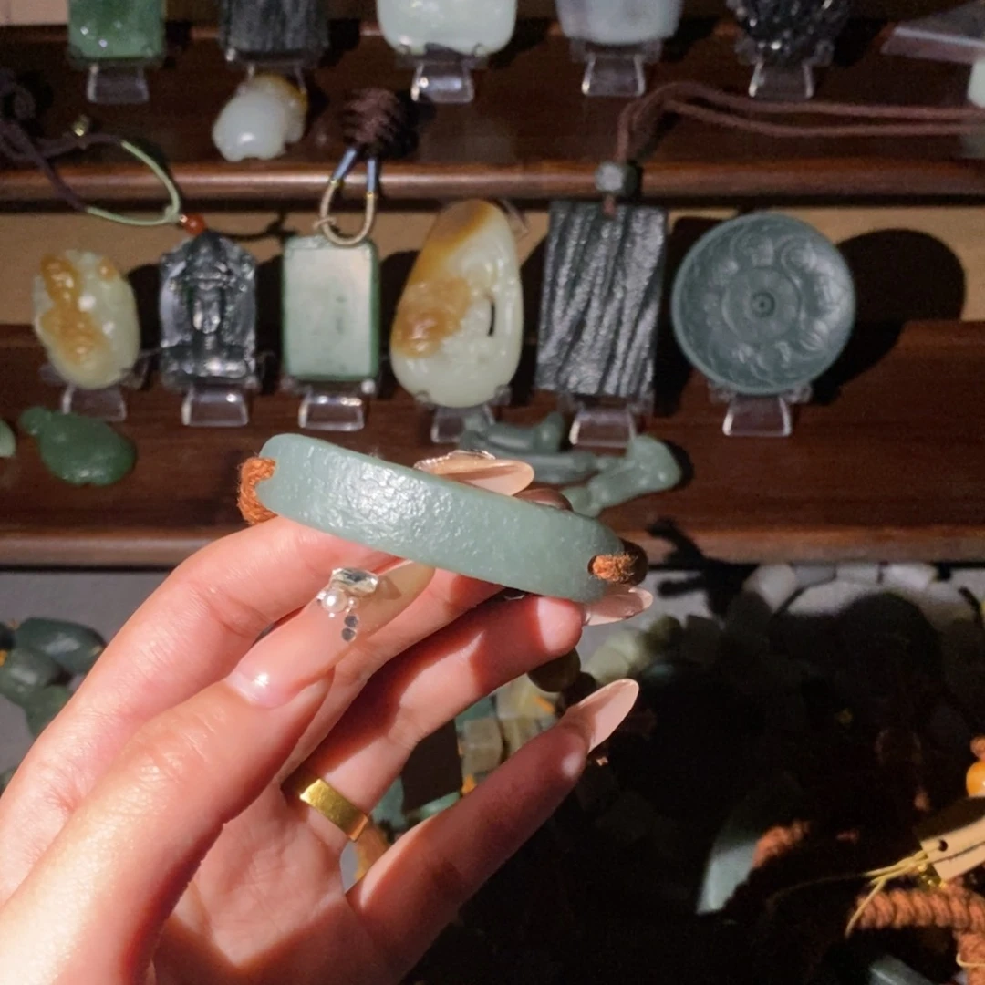 和田玉颈饰未镶嵌巧****儿