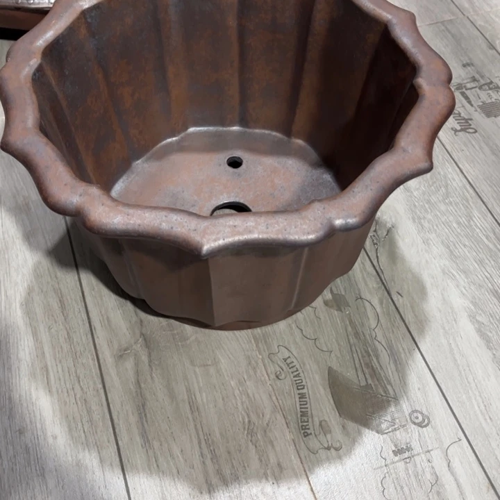 许***)紫砂花盆宜兴紫砂工艺厂。