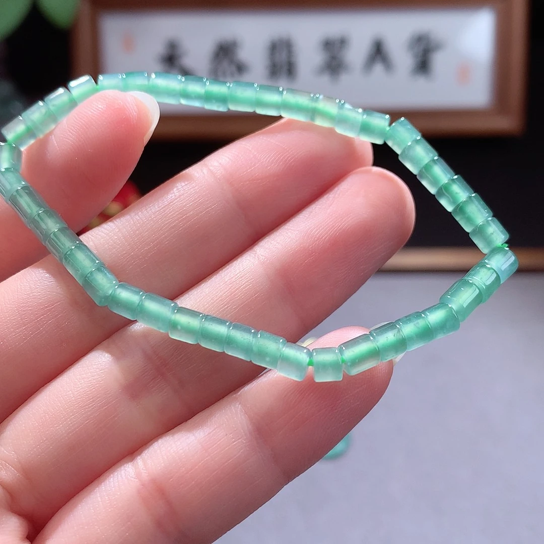 未镶嵌手镯（圆镯）翡翠