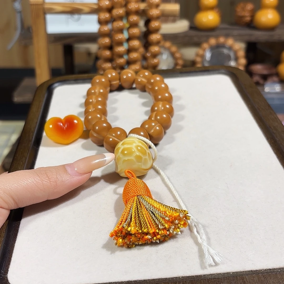 吉***猛短流苏➕黄色爱心➕富甲天下