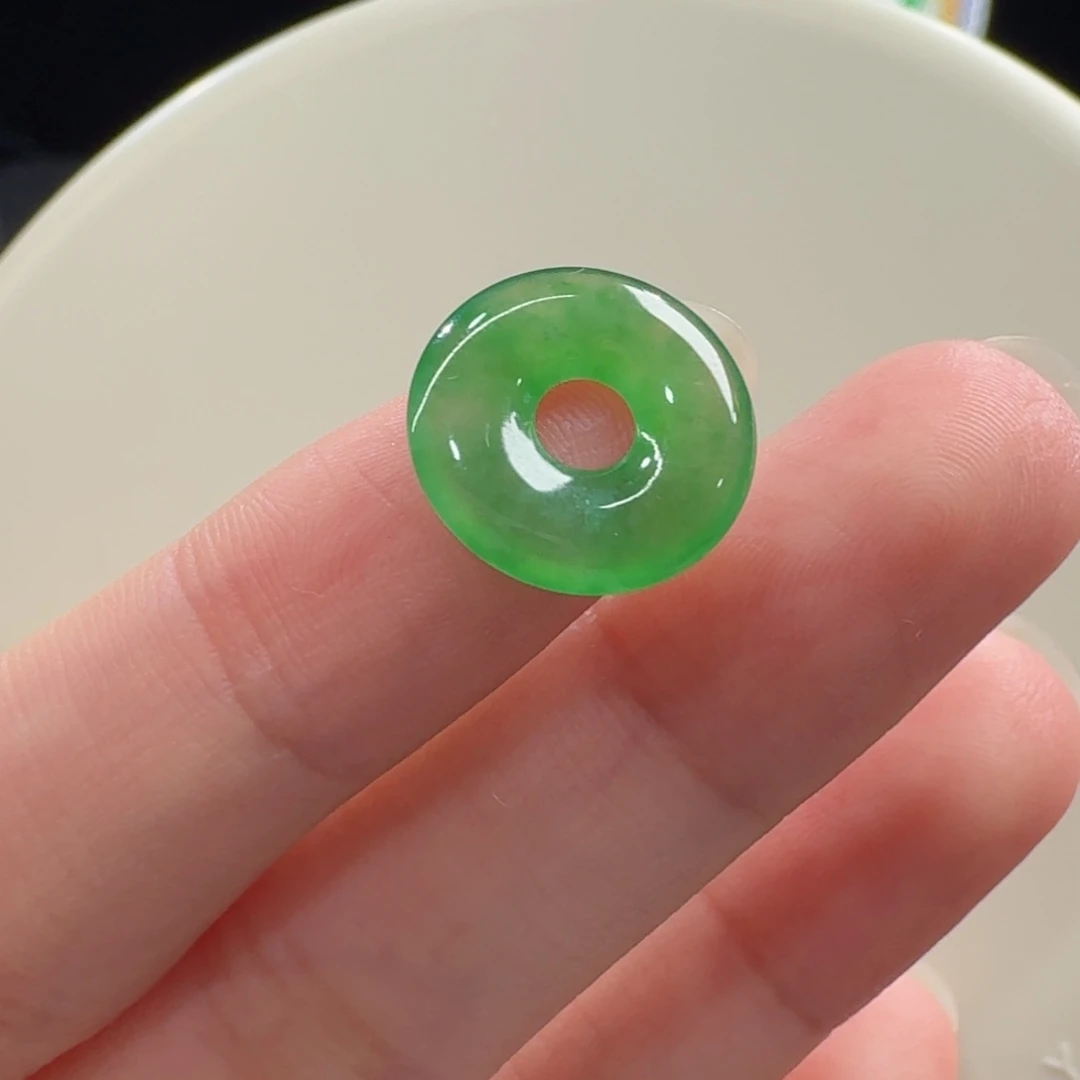 小***y翡翠散珠性价比超高！！大漏！阳绿甜甜圈