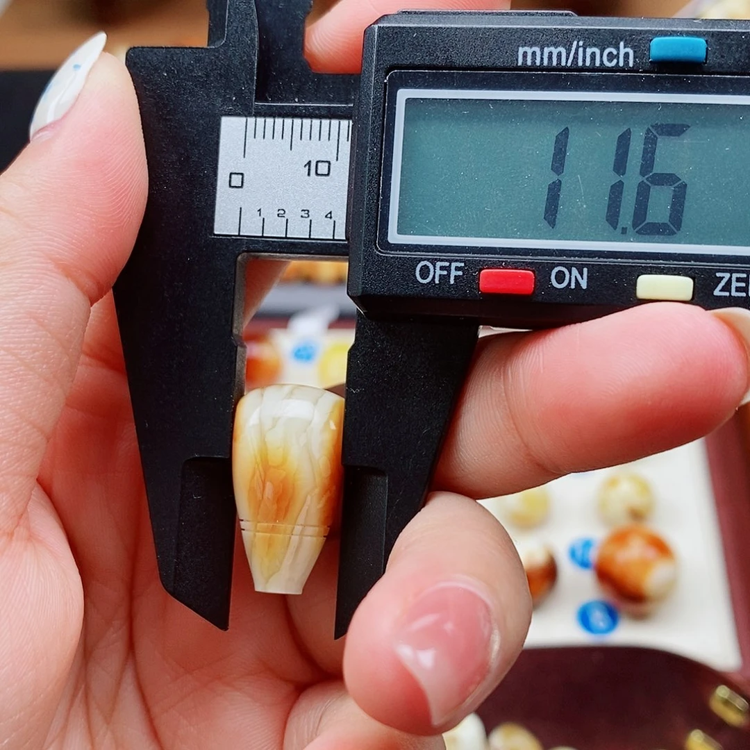 琥珀未镶嵌裸石蜜蜡