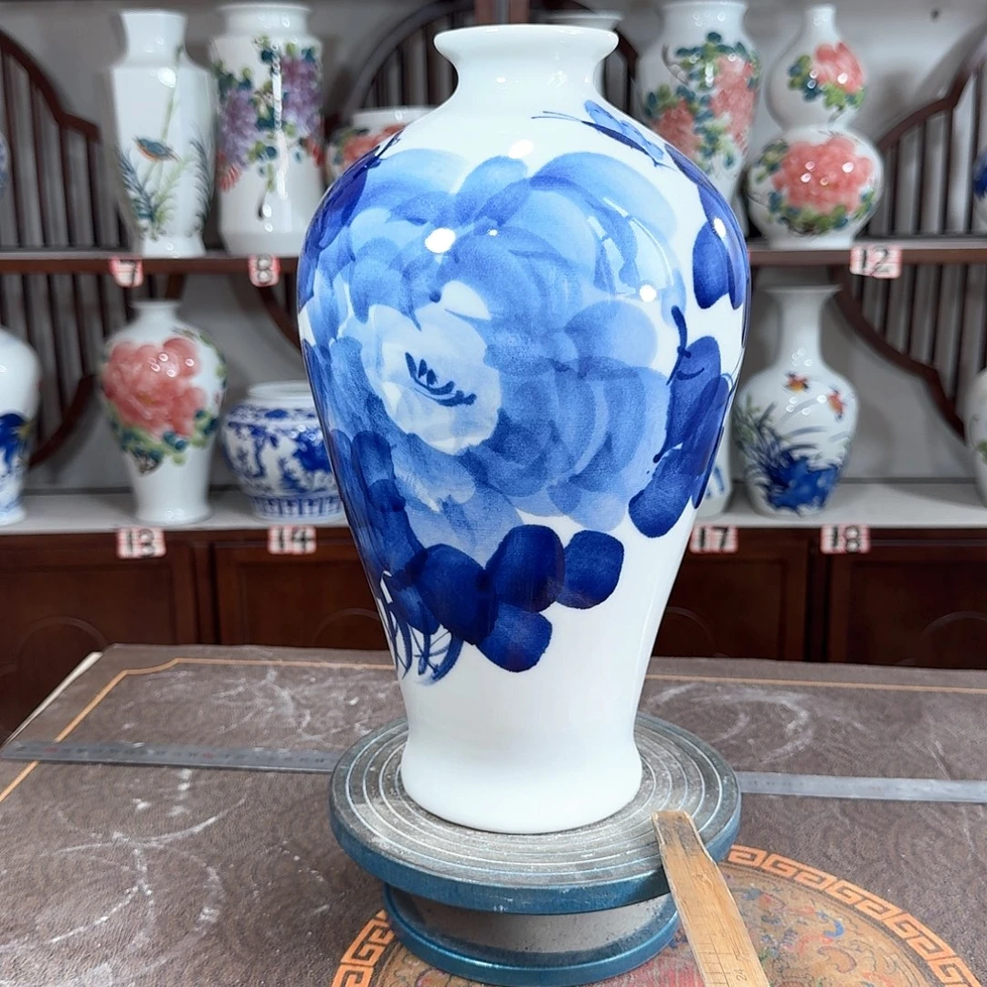 摆件景德镇陶瓷梅青牡