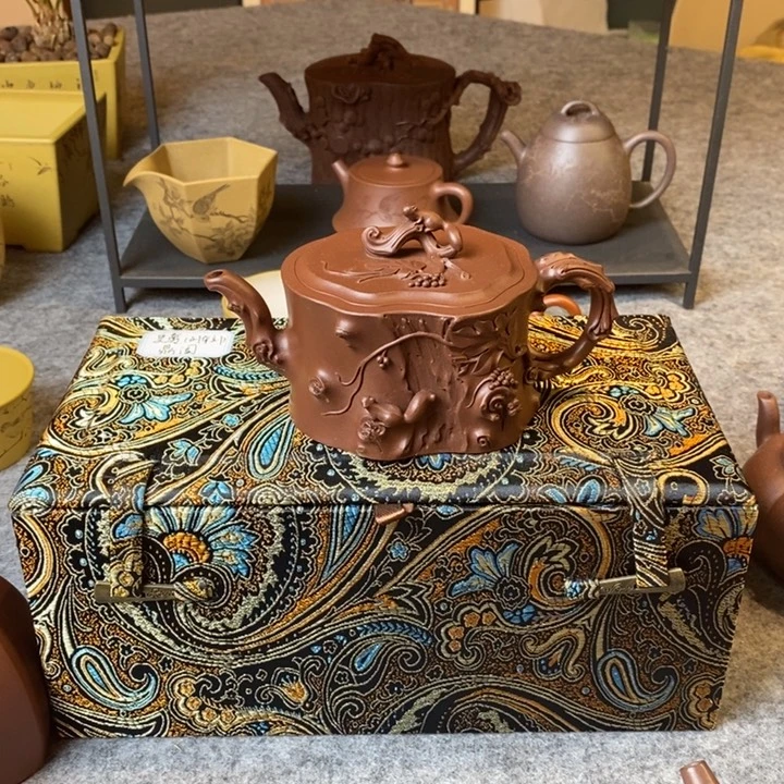 茶壶紫砂紫泥全手工松鼠葡萄