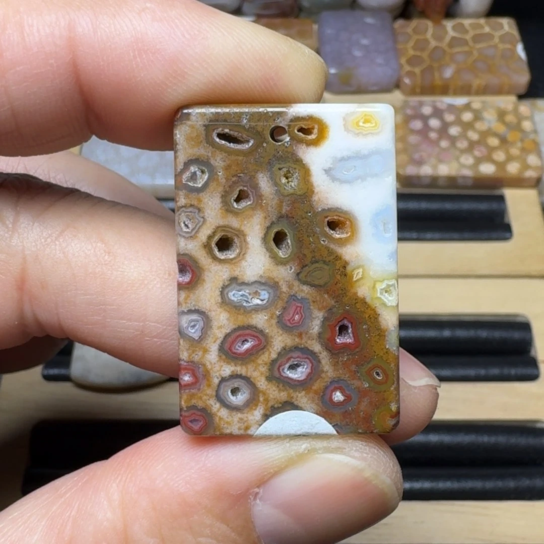石英质玉纯天然色有机玉石未镶嵌
