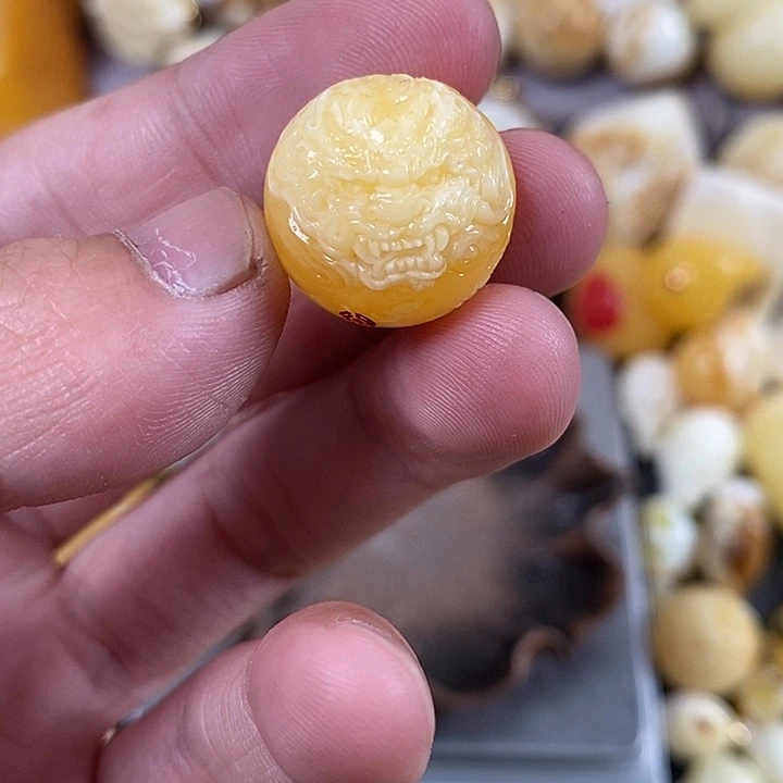 琥珀裸石未镶嵌我