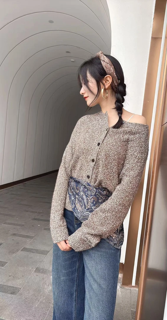 法珂奥毛衫上衣深咖色甜妹复古纽扣开叉韩版设计感