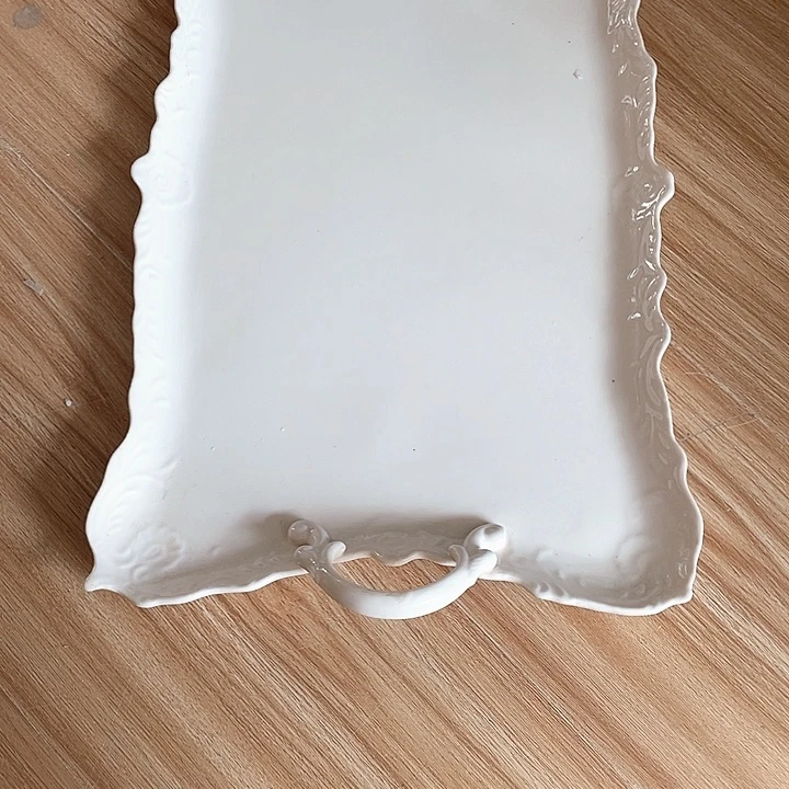 四****白瓷双耳托盘瑕疵一个