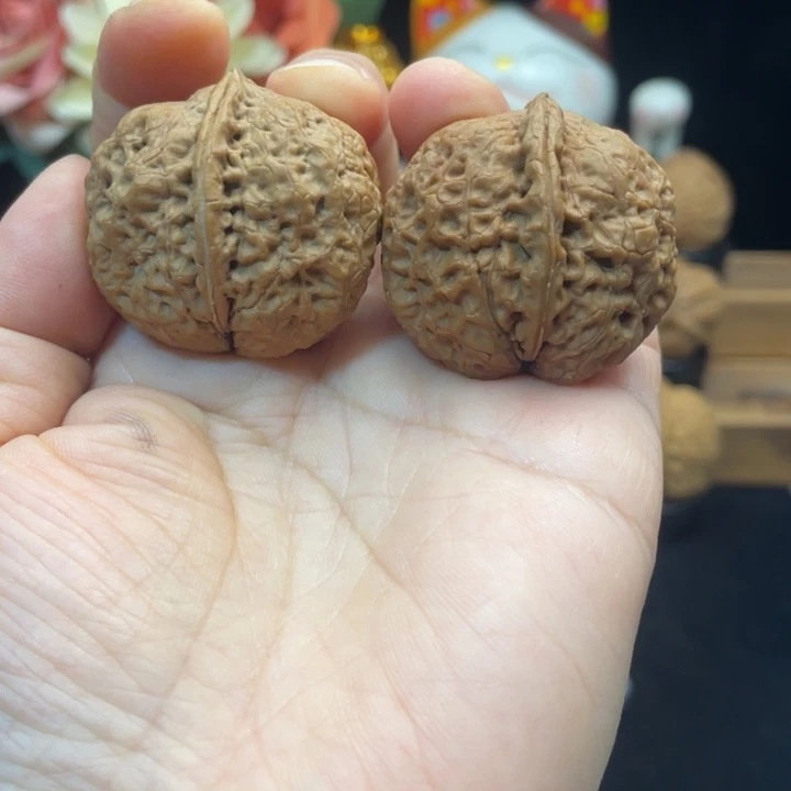 文玩核桃把件云南铁核桃50