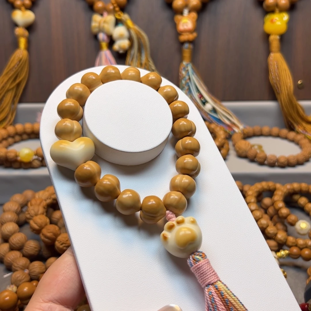 邱****手串猴头核桃14.9奶油屁桃