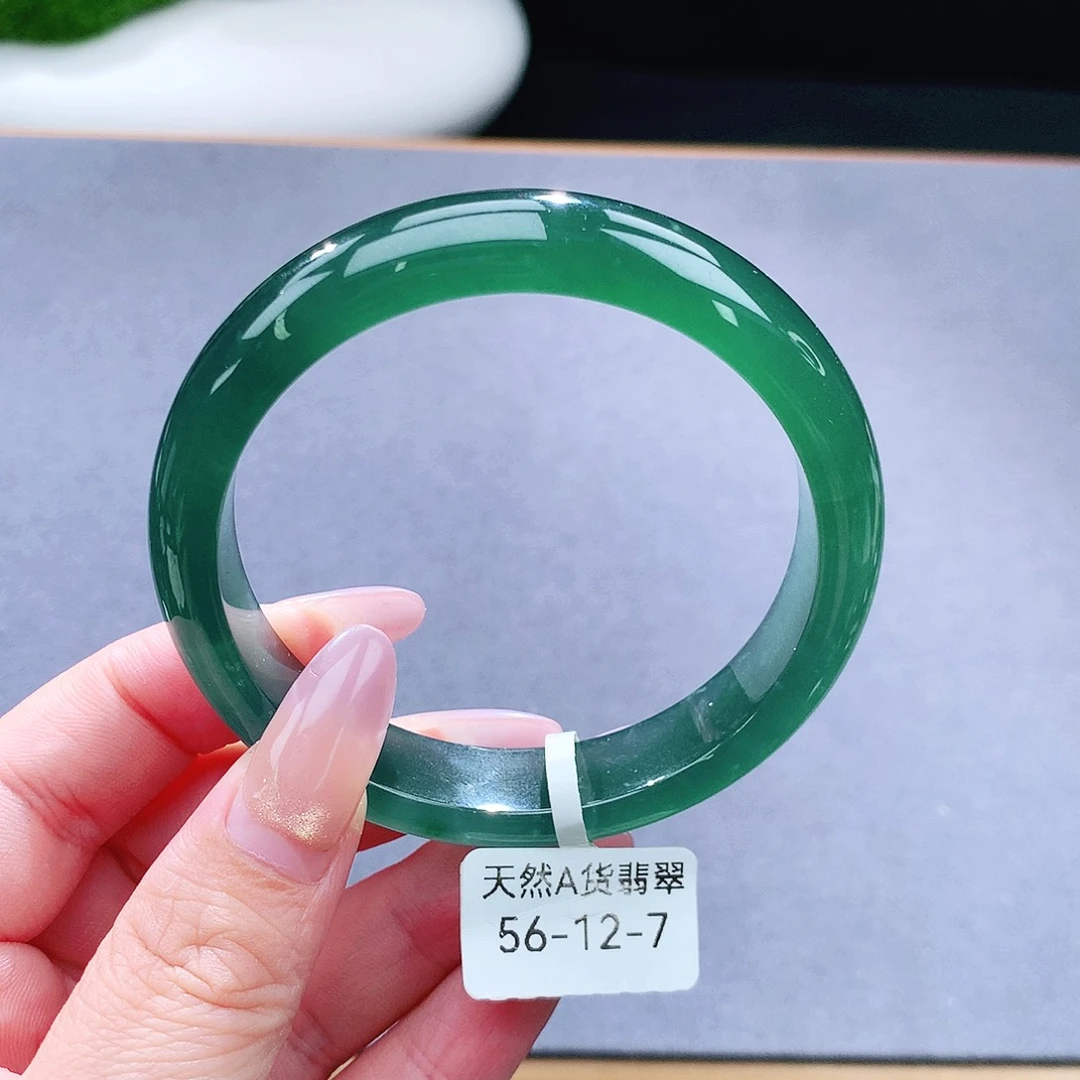 未镶嵌手镯（圆镯）翡翠