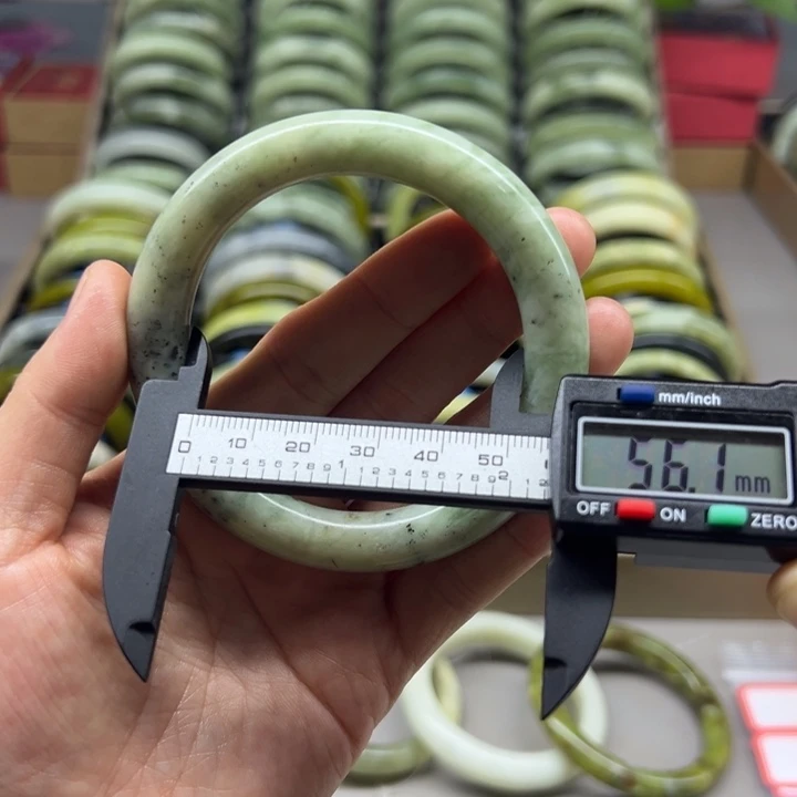 蛇纹石玉未镶嵌手镯86