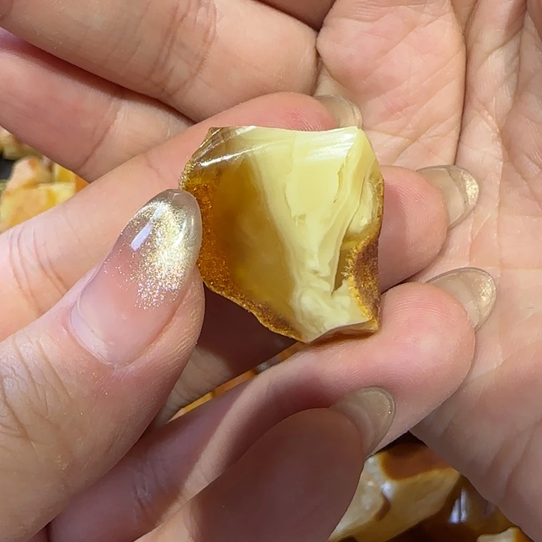 Y***u定制琥珀未镶嵌蜜蜡