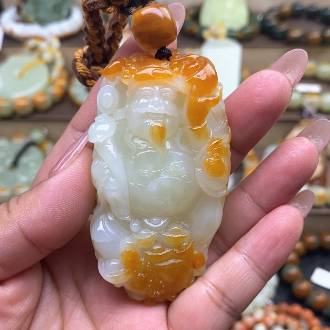 哥***说透闪石质玉未镶嵌把件