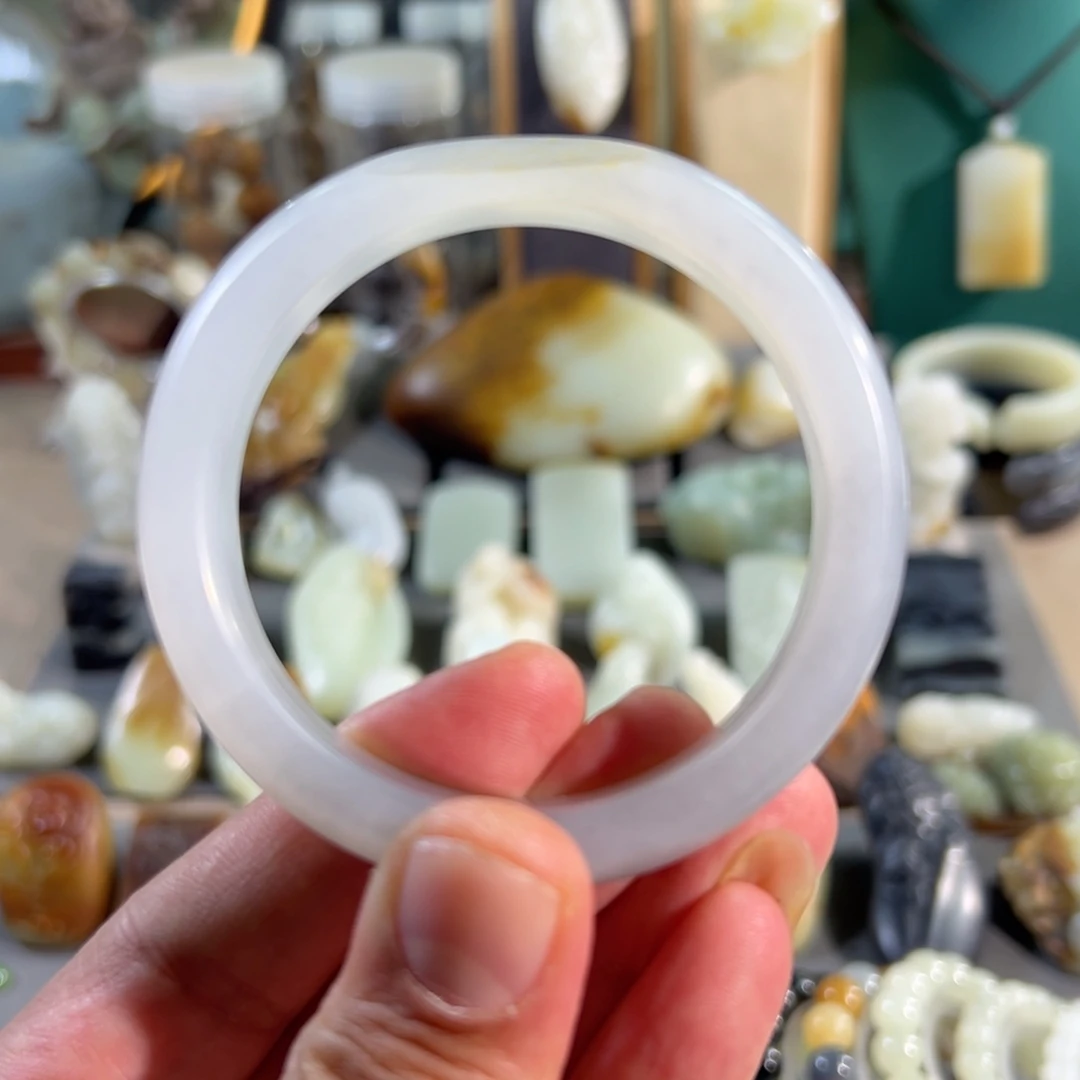 和田玉未镶嵌手镯真皮真色