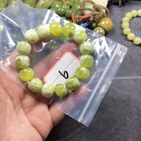 未镶嵌蛇纹石玉颈饰