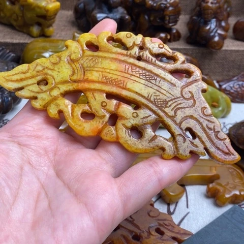 蛇纹石玉未镶嵌颈饰