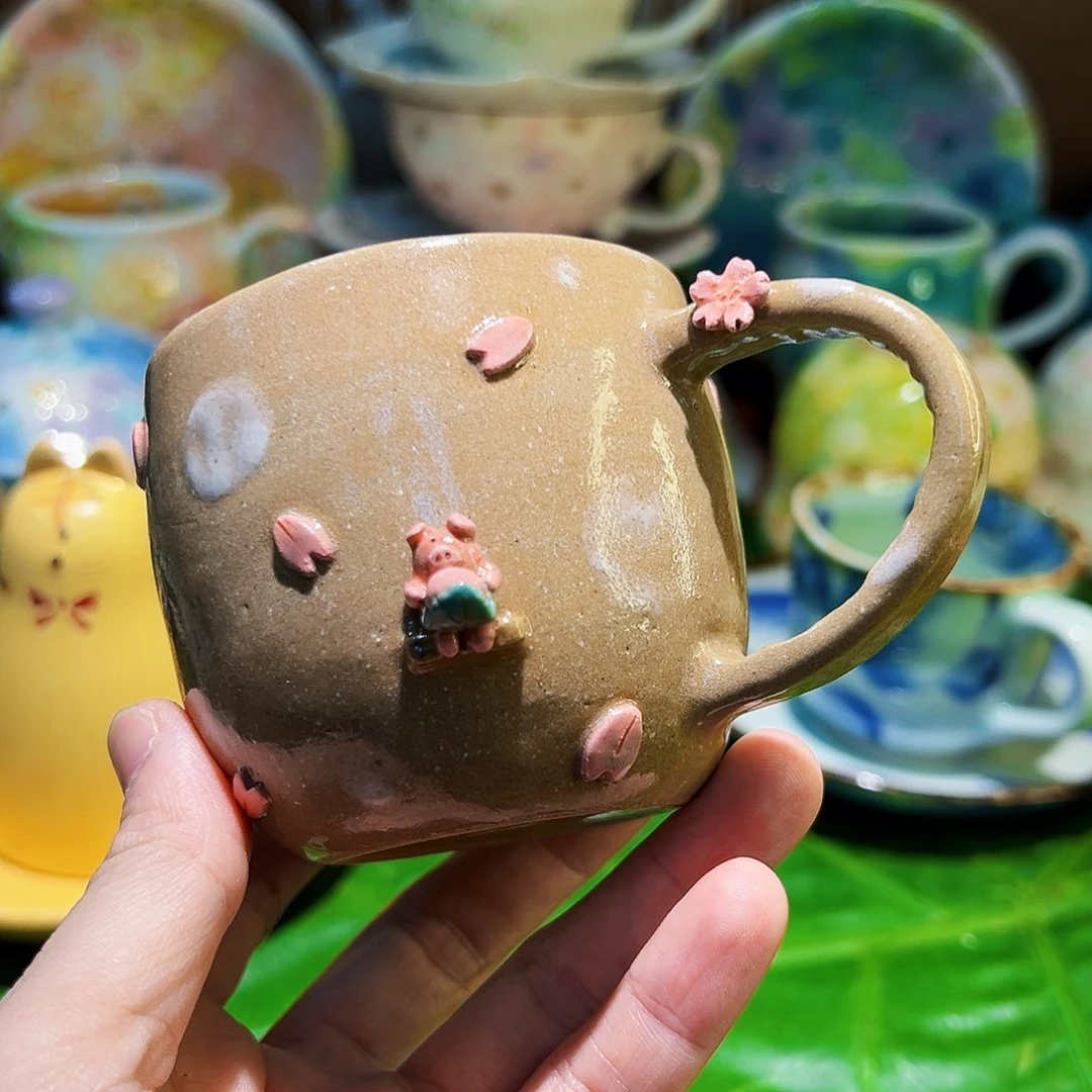 咖啡杯和茶杯是我们学校一