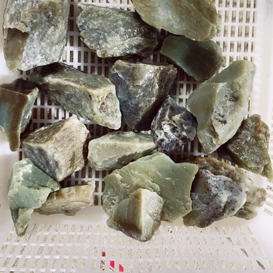 和田玉（糖玉）未镶嵌珠宝半成品馬****饮