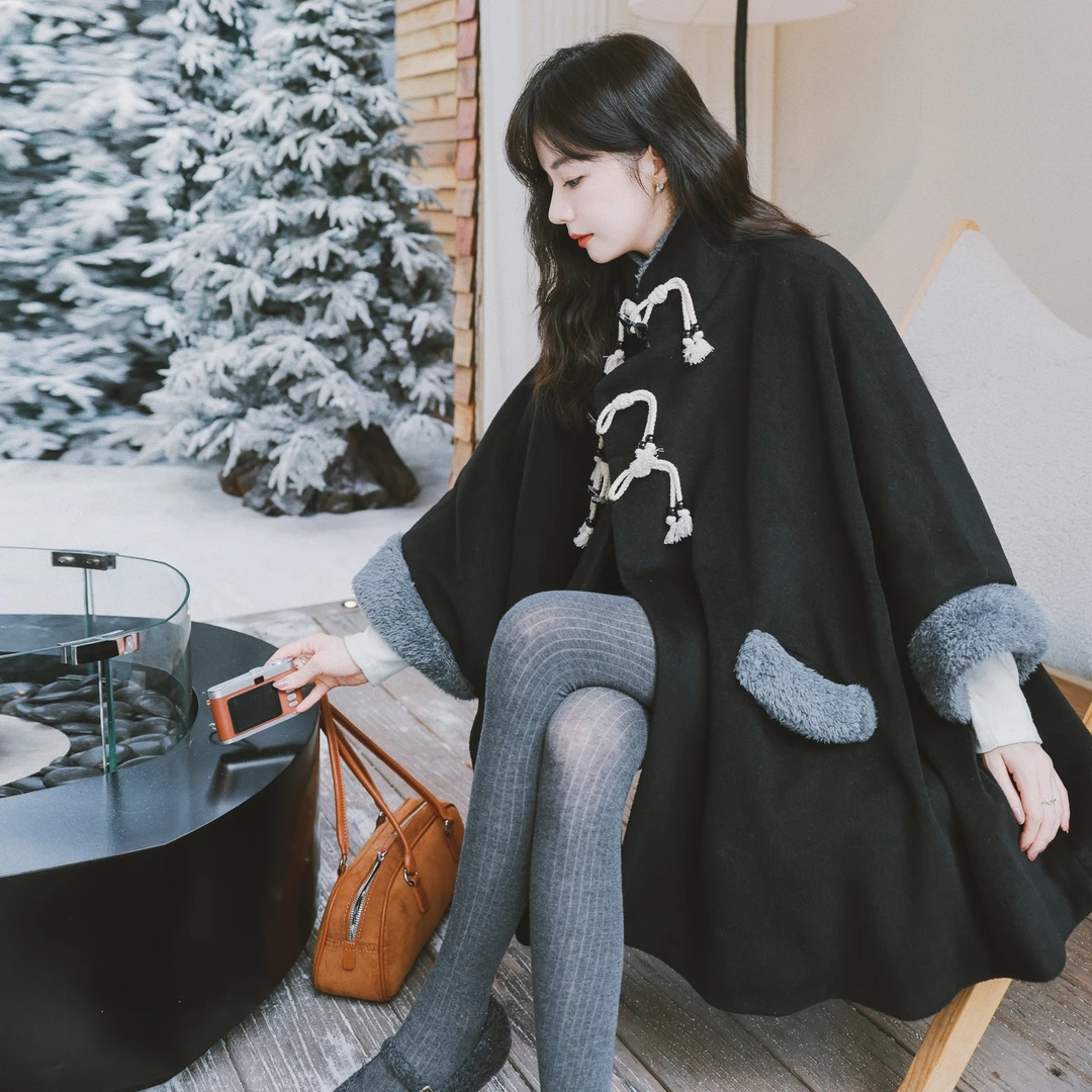 羊毛新中式直下摆斗篷冬款蝴蝶扣立领大衣女2025秋冬加厚毛呢加绒