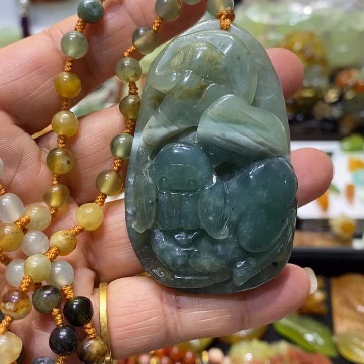 蛇纹石玉未镶嵌挂坠