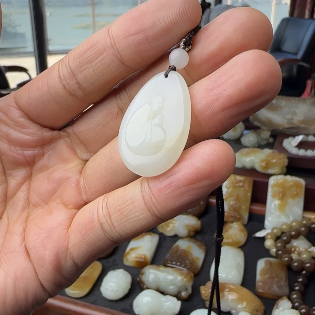 和田玉未镶嵌颈饰