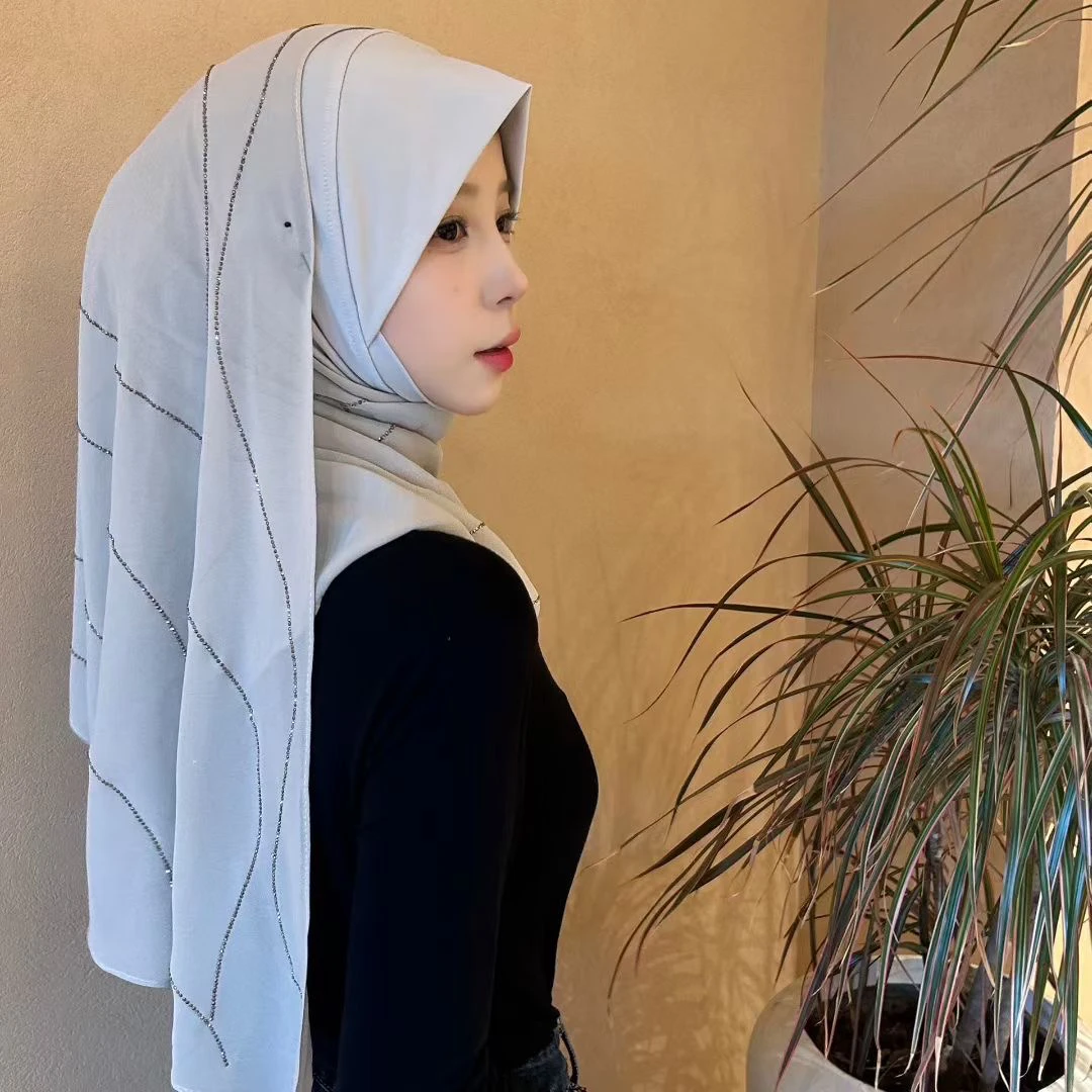 简约风高密度水波纹烫钻绕巾