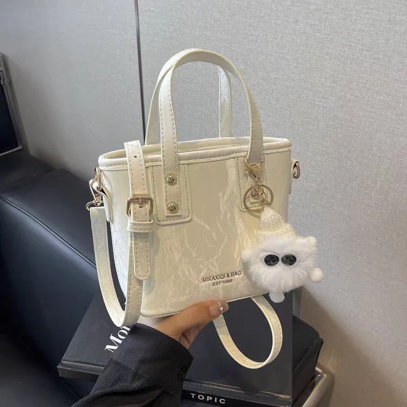 超火小众复古包包女2025新款春夏季百搭斜挎包精致迷你手提水桶包