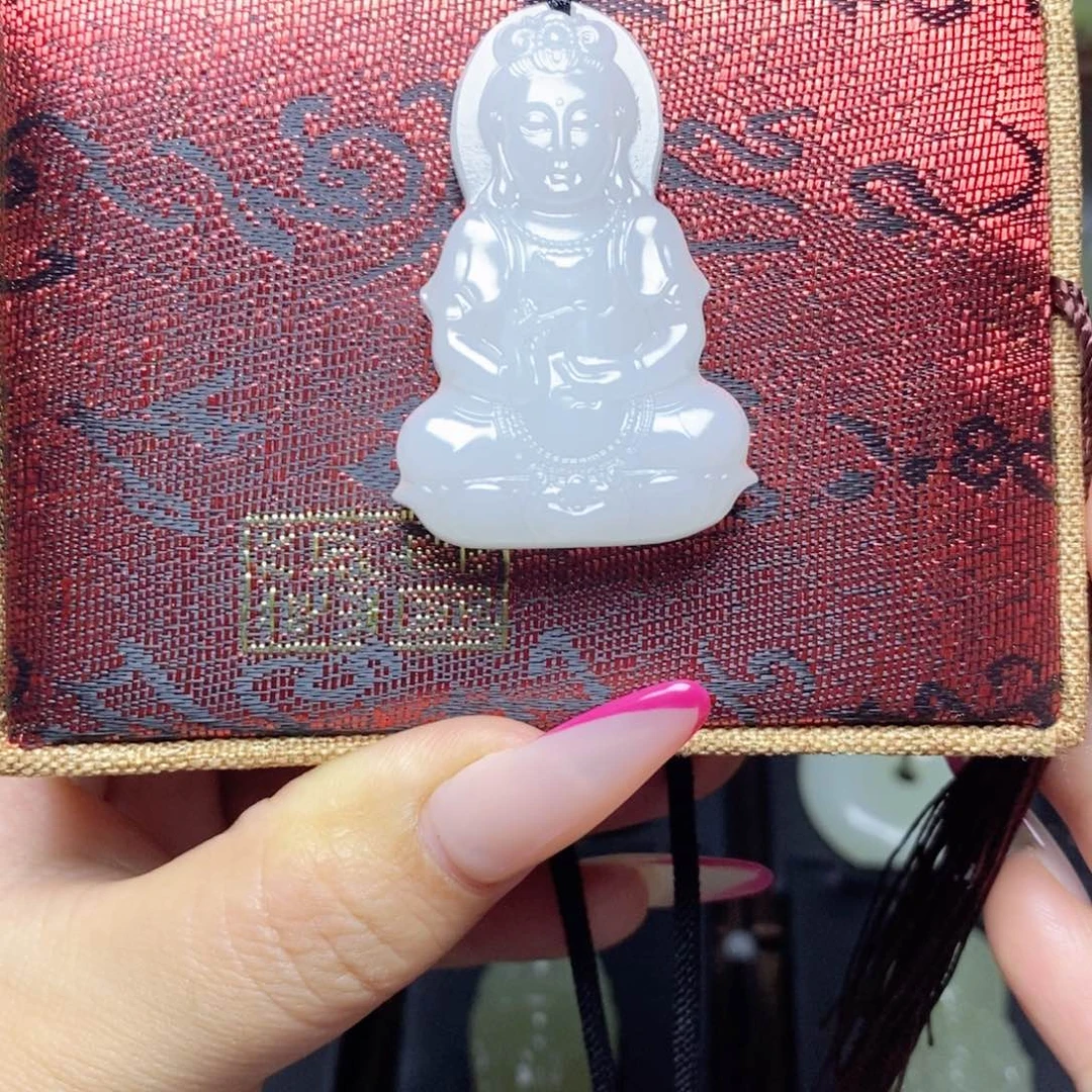 石英质玉未镶嵌颈饰