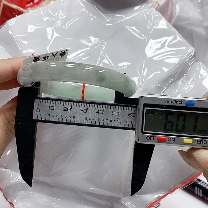 翡翠手镯未镶嵌89