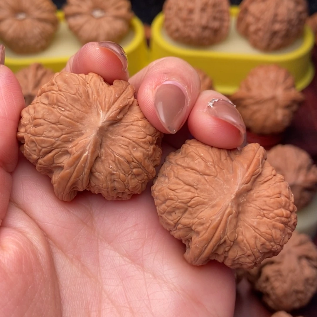 把件文玩核桃35红皮 血麒麟