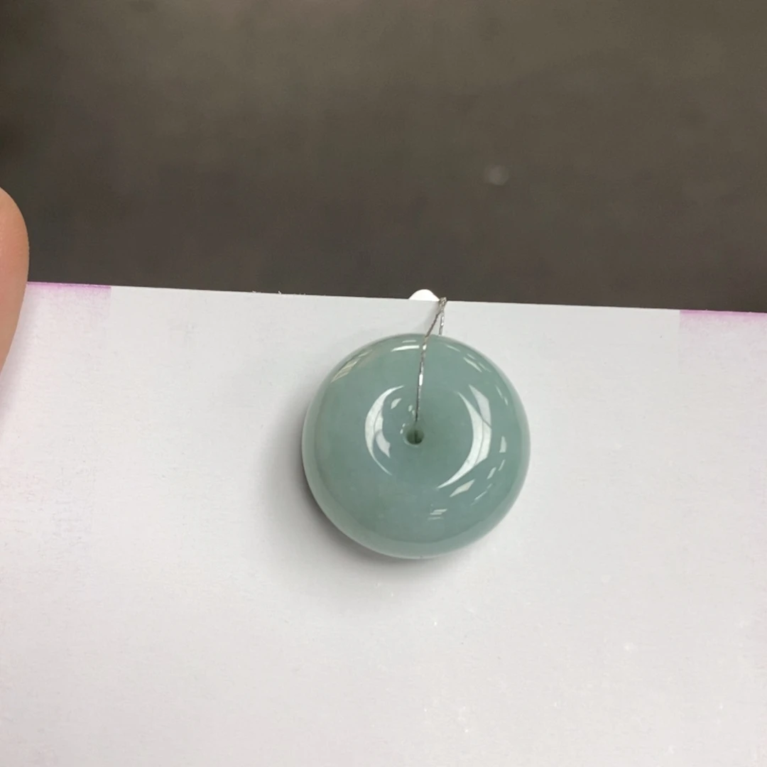 翡翠颈饰未镶嵌平安扣