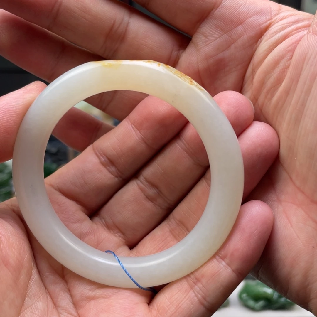 乐***团和田玉未镶嵌摆件