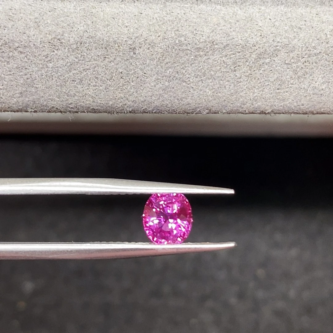 蓝宝石裸石1.37克拉天然无烧玻璃体满火彩粉紫蓝宝石