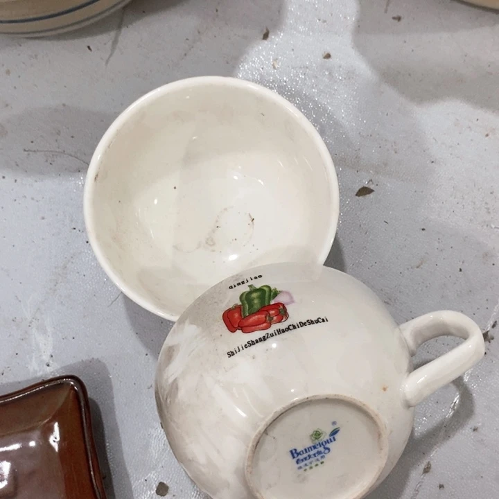 瓷片白玫牌早餐杯一对