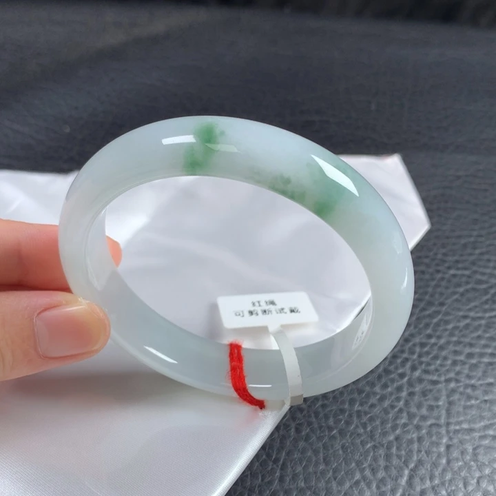 翡翠未镶嵌手镯