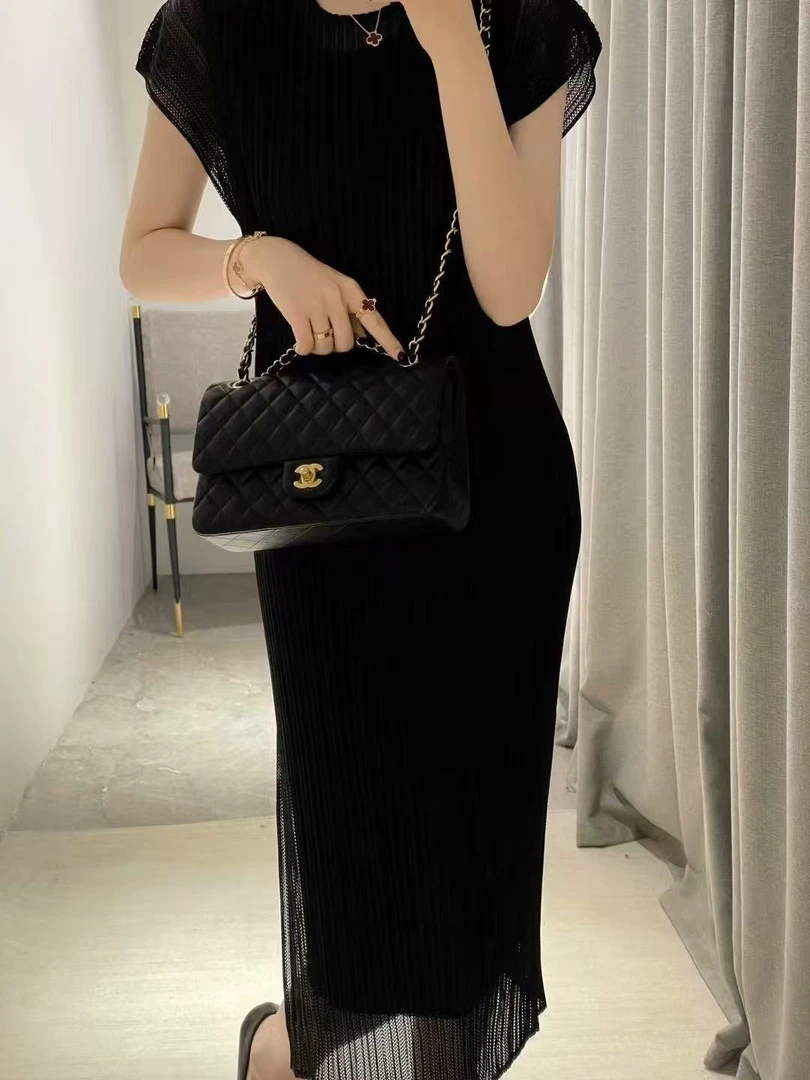 三家常规袖短袖包袖不褪色中腰连衣裙菱格设计师黑色褶皱