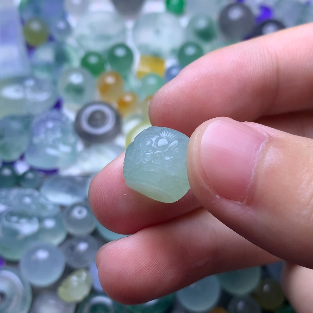 定制翡翠未镶嵌挂件