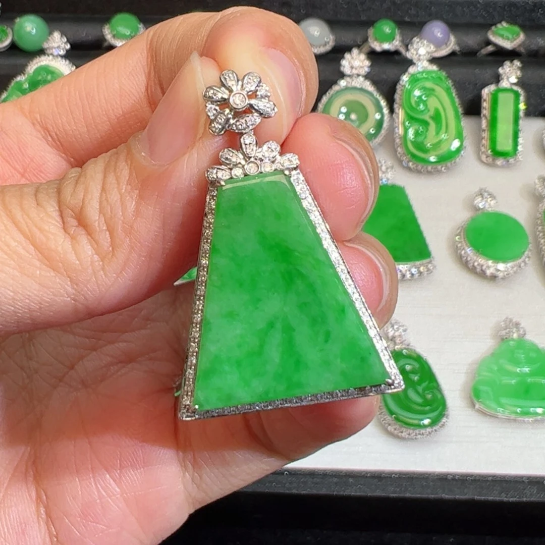 翡翠吊坠(不含链)18K金镶嵌