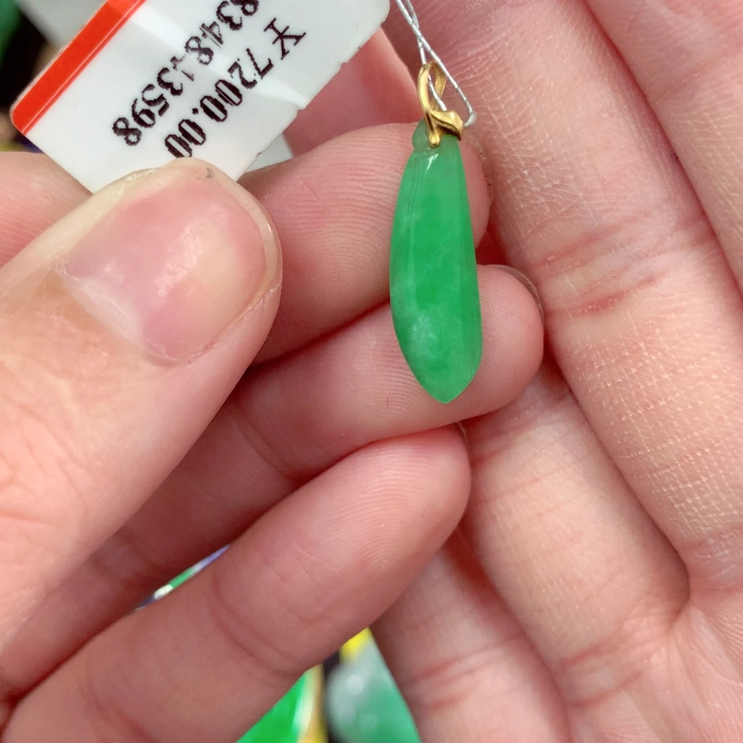 颈饰18K金镶嵌翡翠