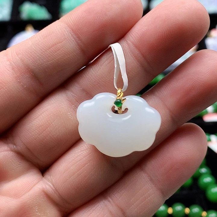 颈饰18K金镶嵌和田玉