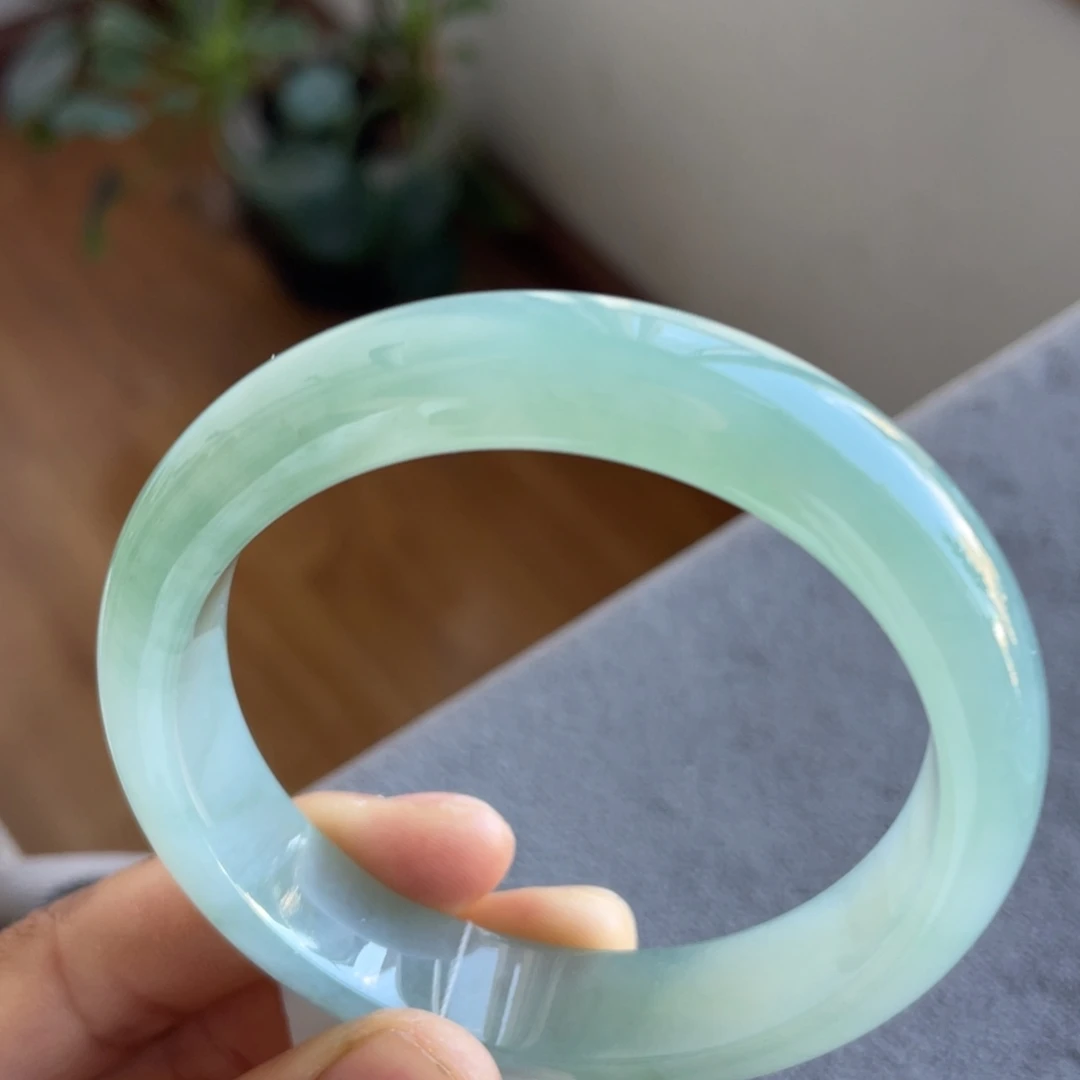 翡翠未镶嵌手镯冰润