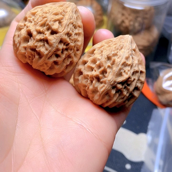 文玩核桃吊坠金牛狮子头