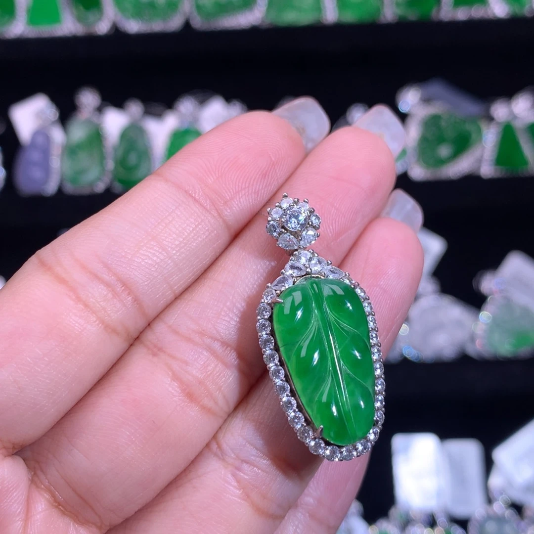 【闪购商品】颈饰银S925镶嵌翡翠