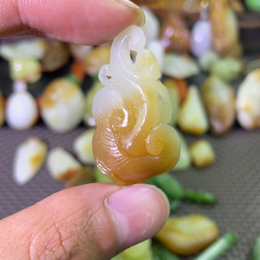 颈饰未镶嵌和田玉且末糖白如意