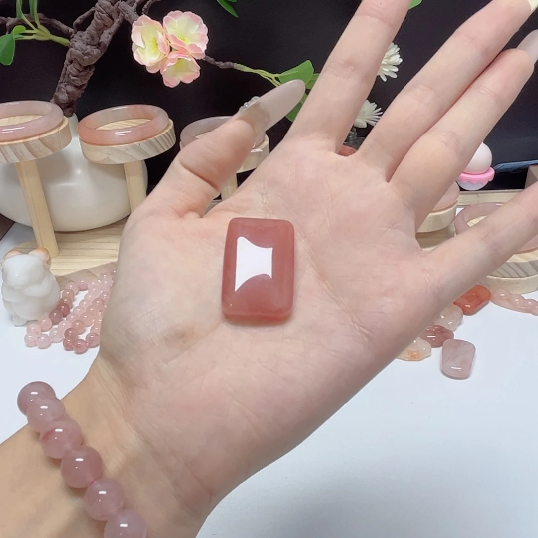 未镶嵌手镯石英质玉可**.