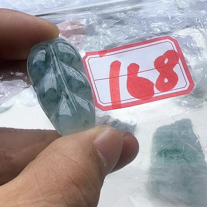 翡翠颈饰未镶嵌包****壳