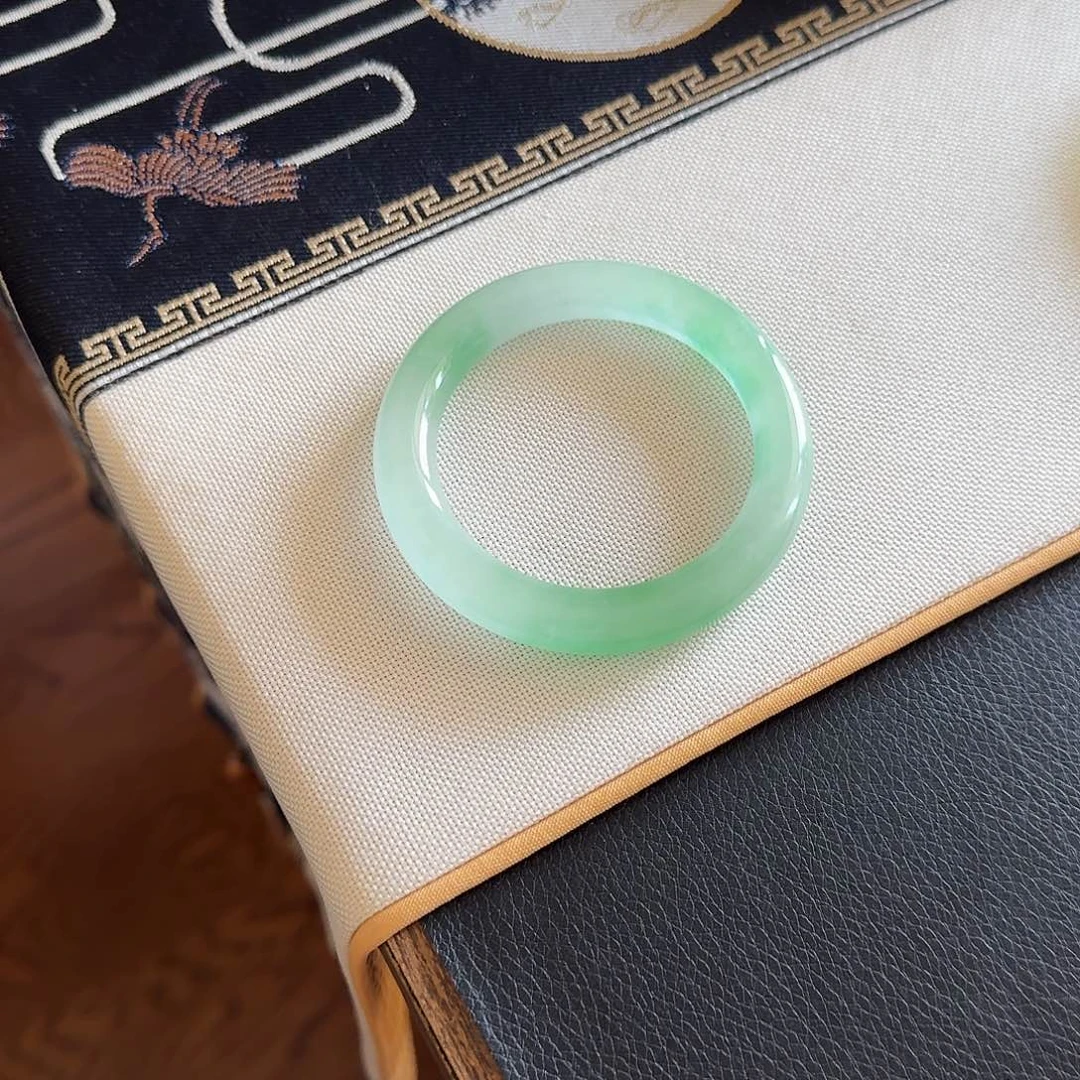 左***娟玻璃非金属56圈口果绿色