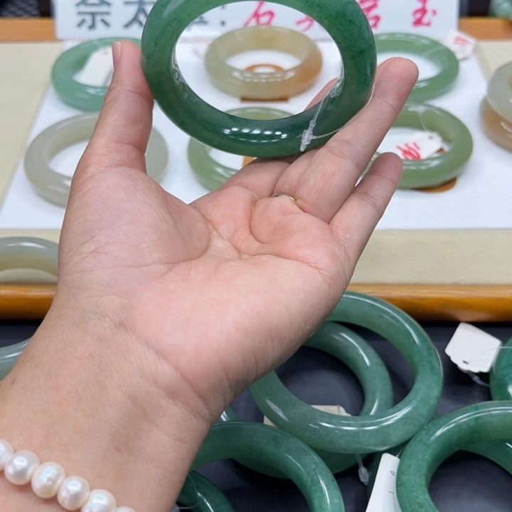 未镶嵌手镯石英质玉b***路