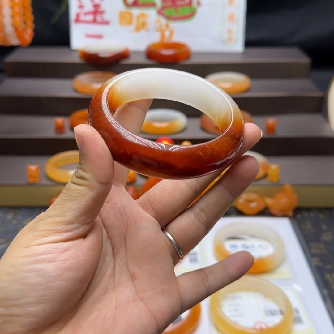 一***然石英质玉（黄龙玉）未镶嵌手镯